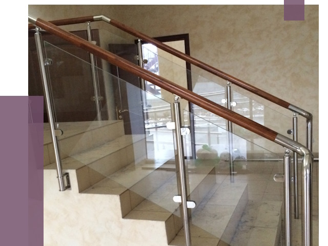 Комбинированные перила из металла и дерева в Одинцове