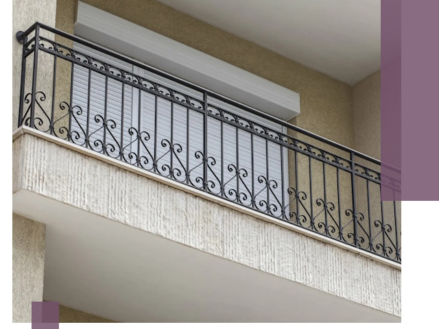 Балконные ограждения из металла и стекла в Одинцове для домов