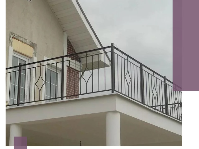 Изготовление балконных ограждений в Одинцове из металла и стекла