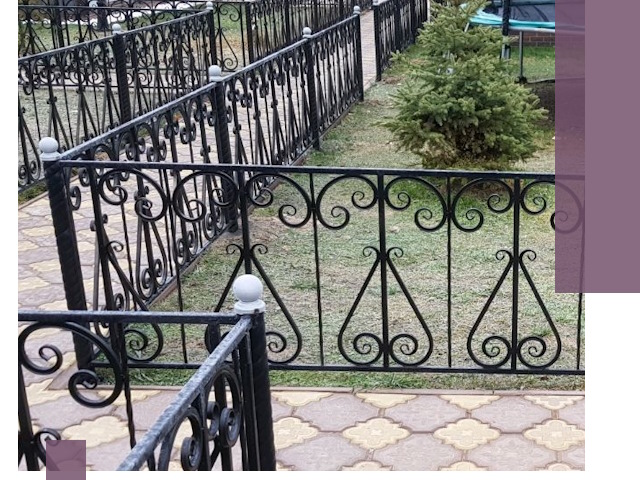 Кованые газонные ограждения под ключ в Одинцове